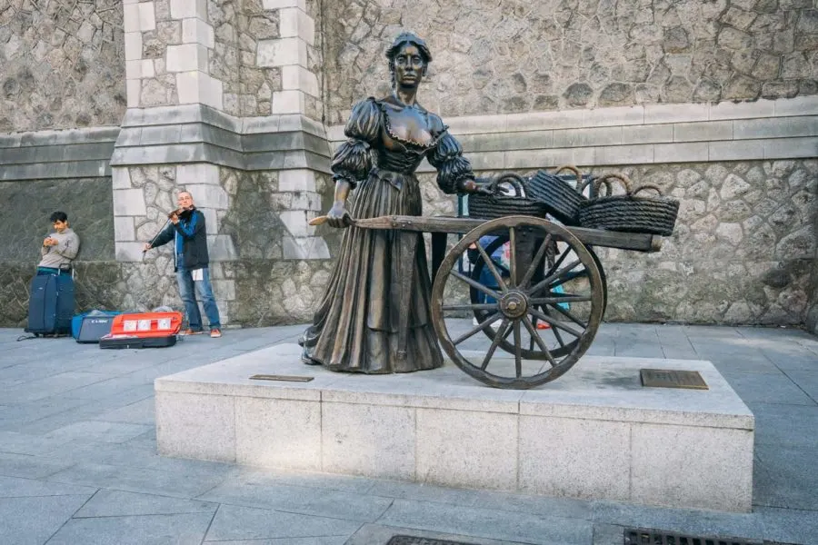 Molly Malone Statue