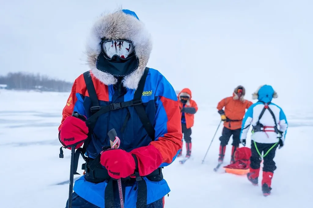 Extreme cold weather clothing - SINTEF