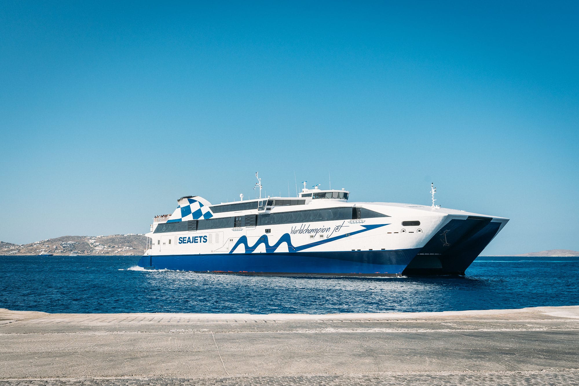 Ferry a la isla griega