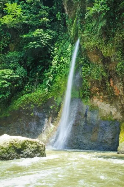 Turrialba pacuare waterfall