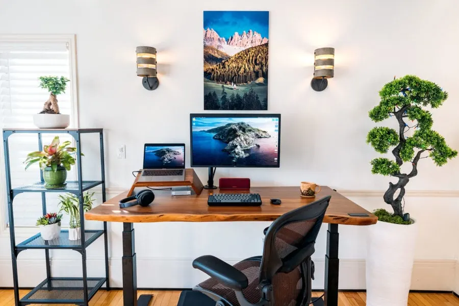 The Best Work-From-Home Gift Ideas of 2020: Sleek Standing Desks, Ergonomic  Chairs, and More